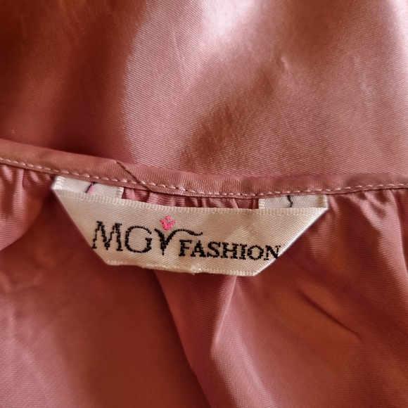 Ladies Satin nightgown ruffled sleeveless. US Medium size. - Picture 13 of 13